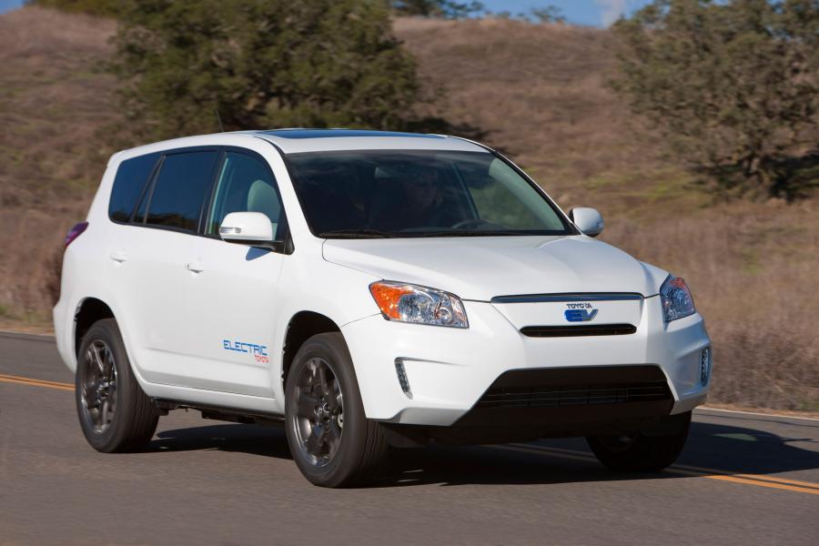  Toyota RAV4 EV Concept 2010 года  (фото 17 из 48)